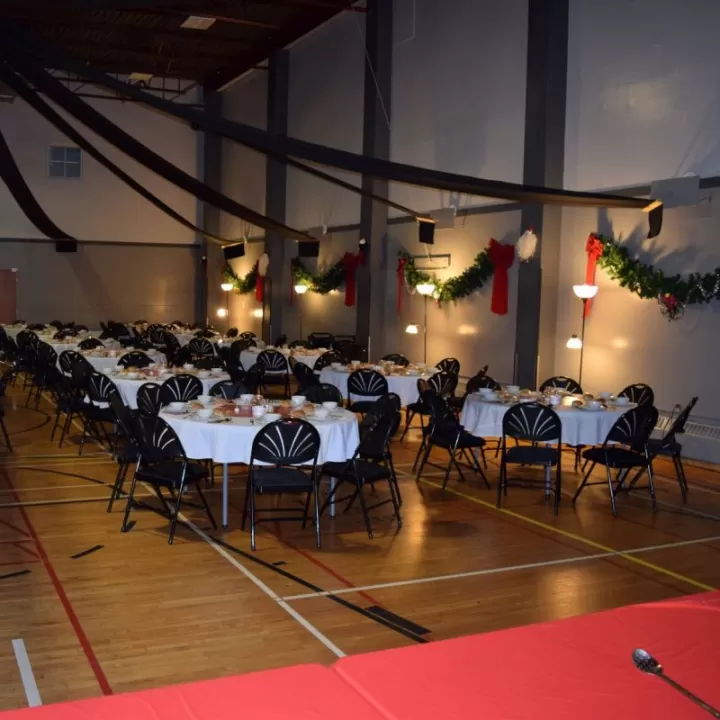 Gymnase monté avec tables